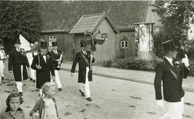 1949 - 1968 Er trug den Adler der Bürger-Schützen-Gilde - Schuster Hans Schlüter im Jahr 1955