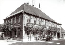 1915 Soldaten vor dem Gasthof "Zur Linde" am Kohlmarkt
