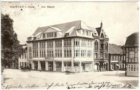 1913 Markt und Marktstraße - Geschäftshaus J.P.T. Andersen in der Stadt Wilster