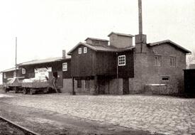 1951 Güterbahnhof Wilster, Lagergebäude der Hochfelder Mühle