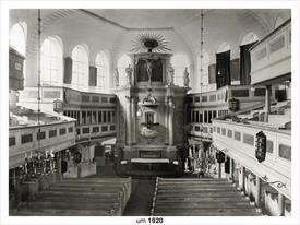 1920 Innenraum der St. Bartholomäus Kirche, Altarseite