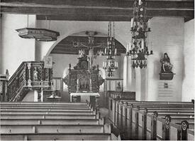 1962 Blick durch das Kirchenschiff auf den Altar der Kirche St. Nicolai zu Beidenfleth in der Wilstermarsch