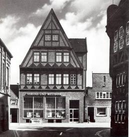 1978 Gebäude der Schleswig-Holsteinischen Westbank an der Schmiedestraße in der Stadt Wilster