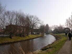 2010 Fußweg am Audeich in der Stadt Wilster