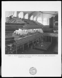 1964 Innenraum, Orgel und Emporen der St. Bartholomäus Kirche zu Wilster