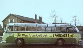 ca. 1975 Bus der Firma Wilhelm Pott vor dem ehemaligen Vulkanisier Betrieb Albert Ebbecke