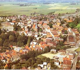 1982 Luftbild von Wilster aus südwestlicher Richtung - Stadtkern