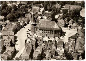 1955 Luftbild aus südöstlicher Richtung von der Innenstadt Wilster