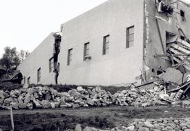 1963 umgestürztes Silo Kornhaus Burg