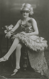 1926 Junge Dame aus der Wilstermarsch beim Kostümfest