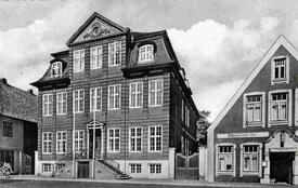 ca. 1959 Neues Rathaus und Gasthaus Dithmarscher Hof in der Stadt Wilster
