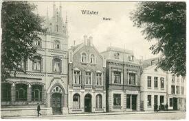 1909 südliche Häuserzeile am Markt in der Stadt Wilster