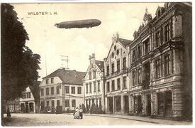 1912 Zeppelin fliegt über die Stadt Wilster