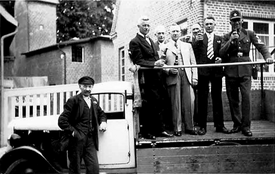 1935 Herrentour am Himmelfahrtstag mit dem LKW der Niederlassung der Bavaria & St. Pauli Brauerei in der Stadt Wilster
