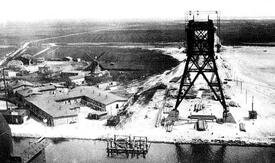 1914 - 1920   Eisenbahnhochbrücke Hochdonn - Barackenlager (auf der Kanalsüdseite in Hochdonn) für die Unterkunft der vielen beim Brücken- und Dammbau eingesetzten Arbeiter