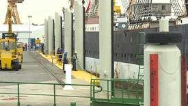 02.08.2017 Anlegemanöver der PEKING am Quai der Peters Werft in Wewelsfleth