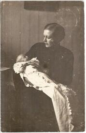 1914 Private Ansichtskarte Mutter und Kind (Magda Sötje geb. Krey mit ihrem Sohn Karl Hermann) - von Wewelsfleth nach St. Margarethen