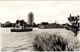 1965 Schiffsverkehr auf der Stör bei Beidenfleth in der Wilstermarsch