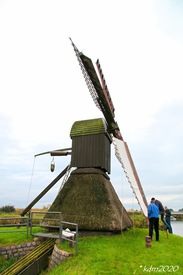 Schöpfwindmühle Honigfleth -
eine Koker- oder Köchermühle -
bespannen der Flügel mit Segeln