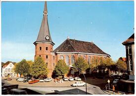 980 Südseite des Marktplatzes und St. Bartholomäus Kirche zu Wilster