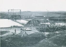 1893 Bau der Drehbrücke der Marschbahn bei Taterpfahl über den Nord- Ostsee Kanal
