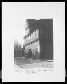 1907 Im Zustand des Zerfalls - Altes Rathaus in der Stadt Wilster