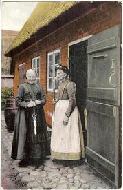 1907 langstielige Pfeife rauchende Frauen in der Wilstermarsch beim sogenannten Tabak saufen