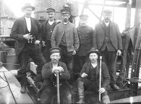 1907 - 1914 Besatzung einer Ramme bei Arbeiten zur Verbreiterung des Kaiser-Wilhelm-Kanals