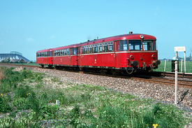 1988 Nebenstrecke Wilster - Brunsbüttel Süd
Schienenbus am Haltepunkt Kudensee