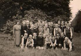 1952 Ausflug der Klasse 7b der Volksschule Wilster nach Friedrichsruhe im Sachsenwald