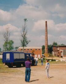 1989 Vorbereitungen zur Sprengung des Schornsteins der vormaligen Genossenschafts Meierei Wilster