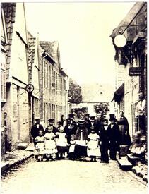 1865 Personen in der Schul-Straße - der heutigen Zingelstraße in Wilster