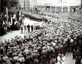 1934 Aufmarsch der HJ (Hitler-Jugend) auf dem Marktplatz in Wilster