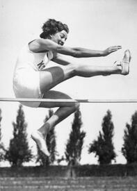 Elfriede Kaun * 05.10.1914 Büttel, + 05.03.2008 Kiel - Gewinnerrin der Bronzemedaille im Hochsprung bei den Olympischen Spielen 1936