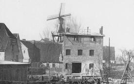 1874 Spinnkopfmühle auf einem Gebäude bei der Schott Brücke