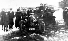 1922 Spazierfahrt mit dem PKW auf dem zugefrorenen NOK bei Burg
