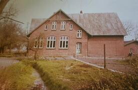 1973 Schulgebäude der Gemeinde Büttel
