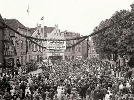1932 Menschenmenge am Markt, Festumzug zum 650ten Stadtjubiläum Wilster