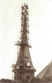 1919 Reparatur der Kirchturmspitze der Kirche st. Bartholomäus zu Wilster