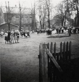 1956 Schulhof der Mittelschule Wilster