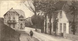 1915 Büttel an der Elbe, Deichstraße mit dem Gasthof Zur Schleuse
