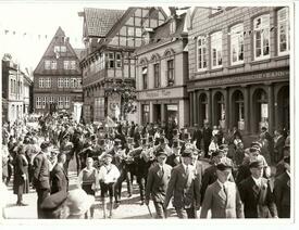 1922 Festumzug auf der Marktstraße, der späteren Op de Göten in der Stadt Wilster