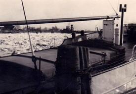 1963 Nord- Ostsee Kanal im Eiswinter 1962/63 an der Burger Fähre
