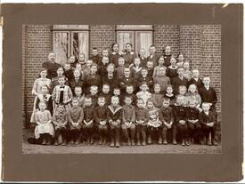 1914 Schüler der Dorfschule Stördorf in der Wilstermarsch