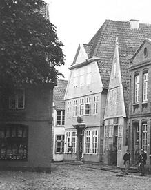1875 Schwan Apotheke am Kohlmarkt in der Stadt Wilster
