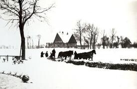  1940 Blick vom Hof Schade in Kathen auf den jenseits der Wilsterau in gelegenen Hof Harder