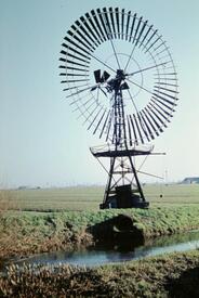 1960 Windkraftanlage - Schöpfmühle mit Windroto
