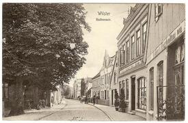 1908 Rathausstraße  und Gasthaus Zum landwirtschaftlichen Hause in der Stadt Wilster